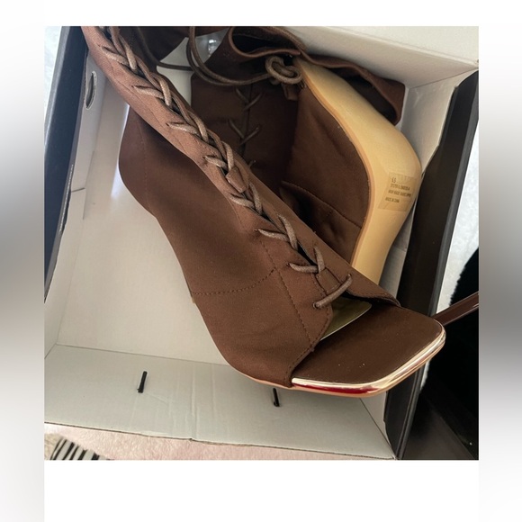 Brown lace up knee high boots - Picture 3 of 3